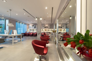 A Maletti Group apresenta na Itália duas novas coleções de móveis para salões de beleza.